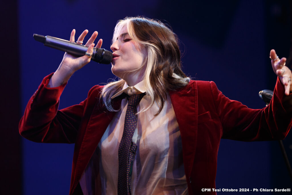 Angelica Gori durante l'esibizione live della sua tesi (2024)