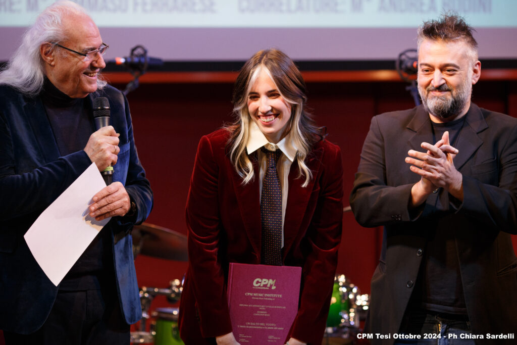 Angelica Gori durante la proclamazione della tesi con Franco Mussida e Tommaso Ferrarese