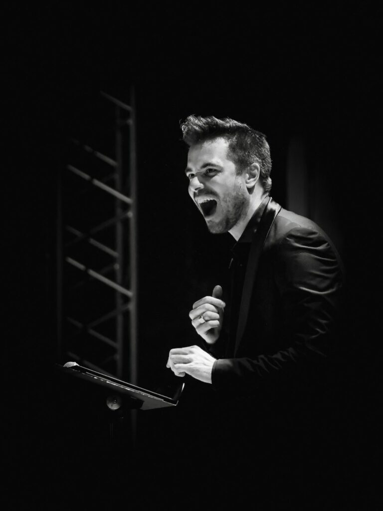 Guido Giordana alla direzione del coro